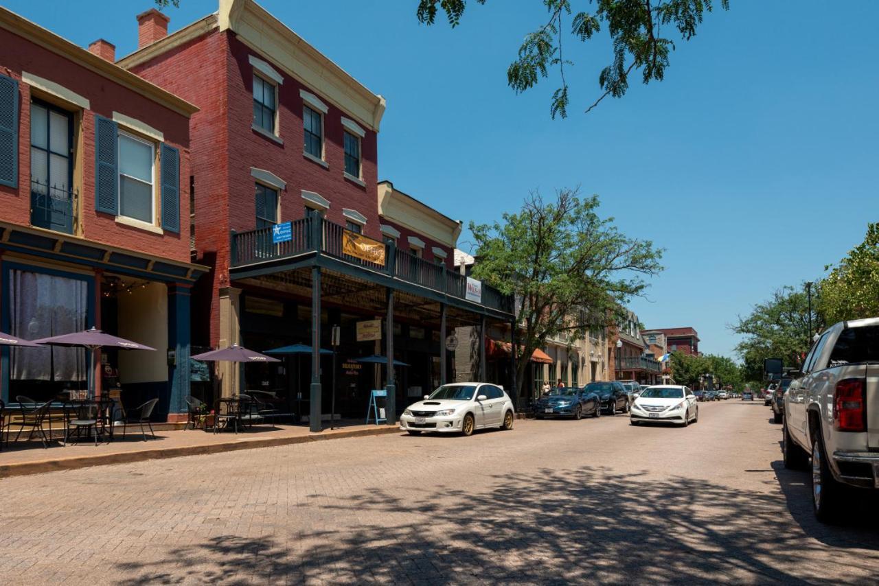 115 N Main Huge 2 Bedroom Unit On Main Street Saint Charles Buitenkant foto